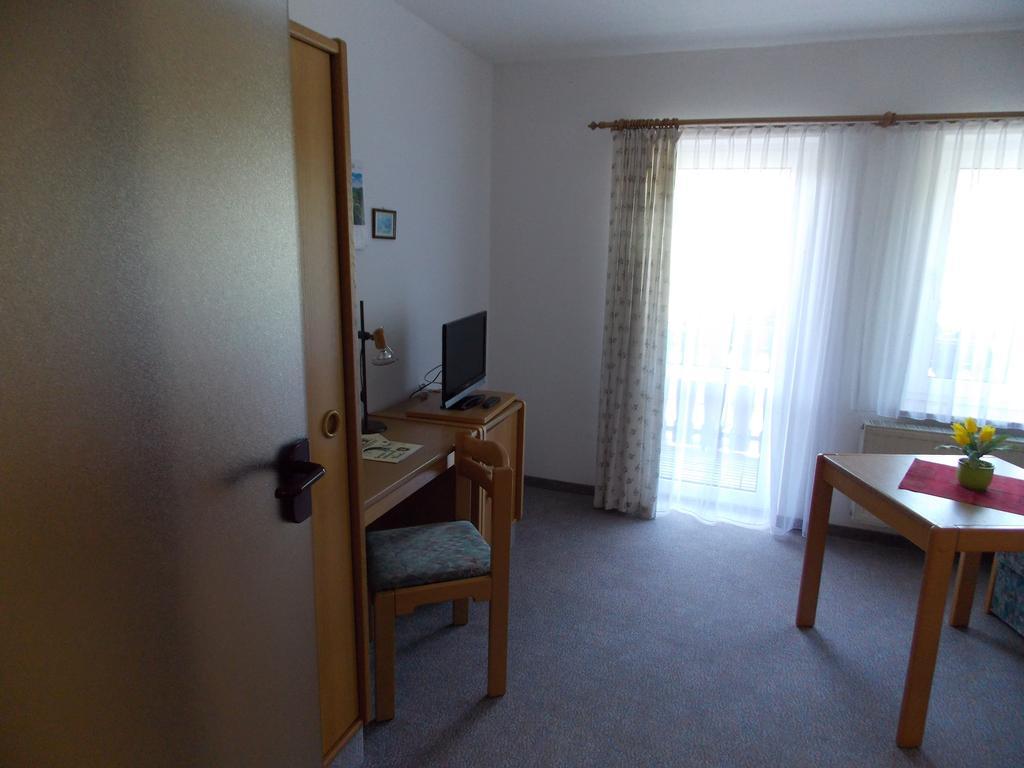 Landhotel Weisses Roess'L Adorf Room photo